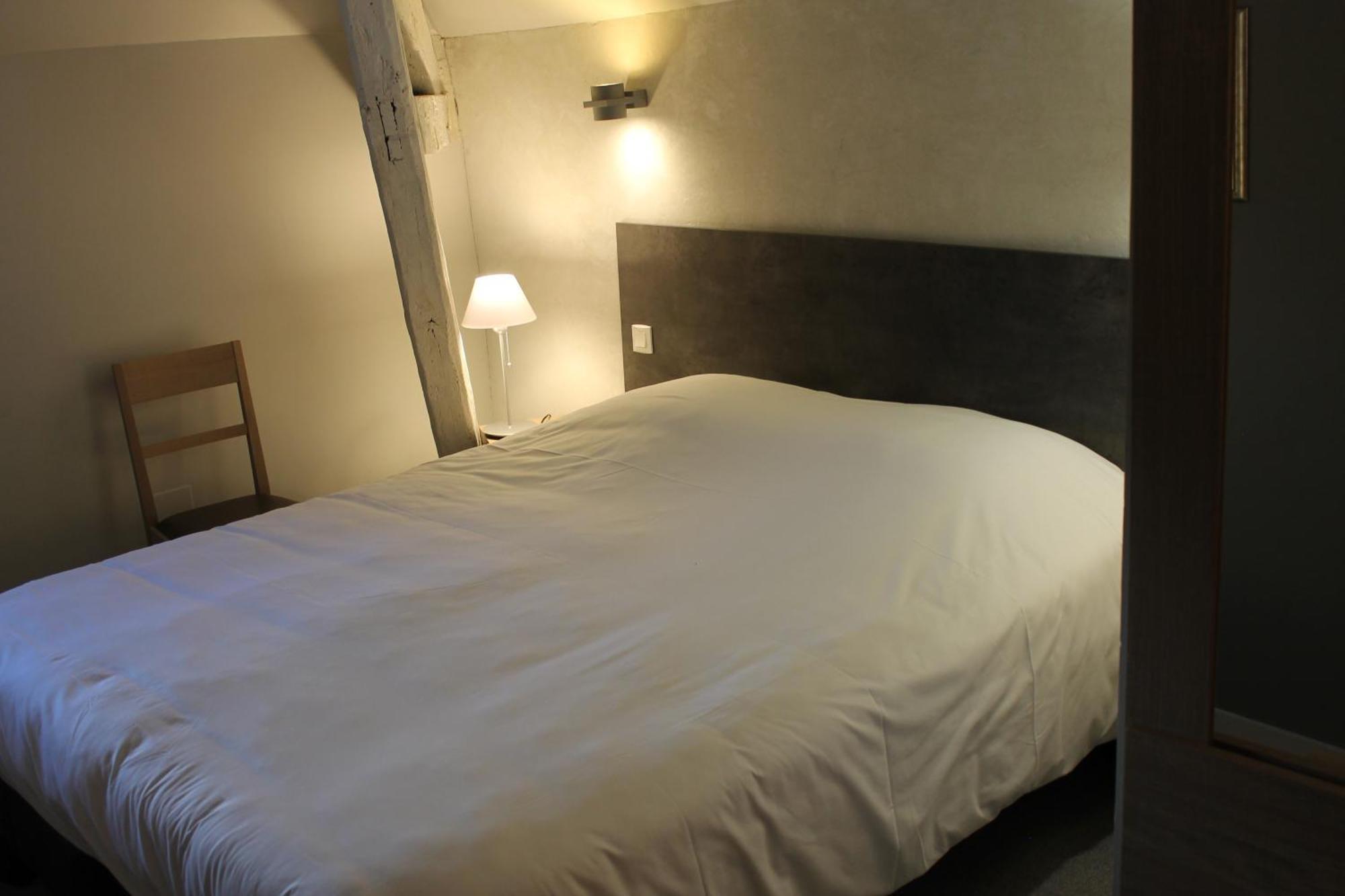 Logis Hotels- Auberge De La Tour - Hotel Et Restaurant Sauzet  외부 사진