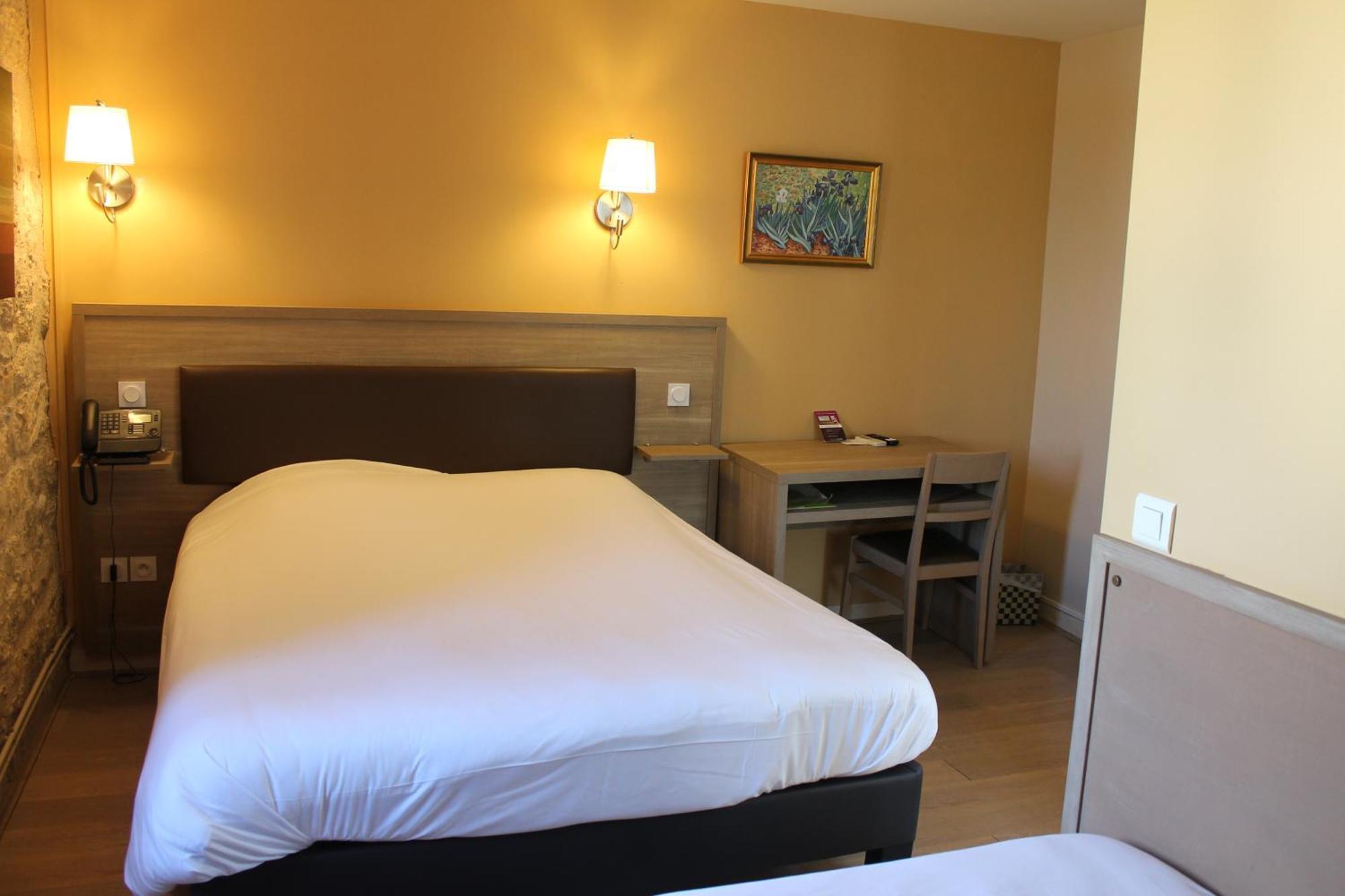 Logis Hotels- Auberge De La Tour - Hotel Et Restaurant Sauzet  외부 사진