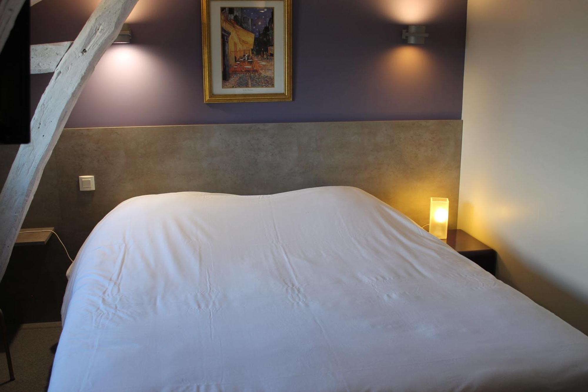 Logis Hotels- Auberge De La Tour - Hotel Et Restaurant Sauzet  외부 사진