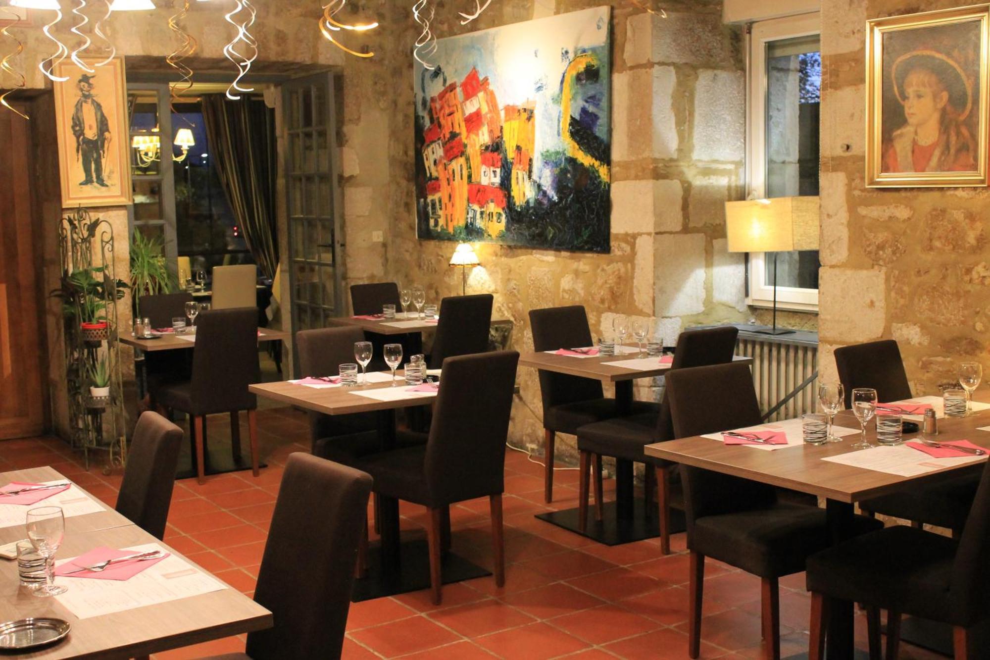 Logis Hotels- Auberge De La Tour - Hotel Et Restaurant Sauzet  외부 사진