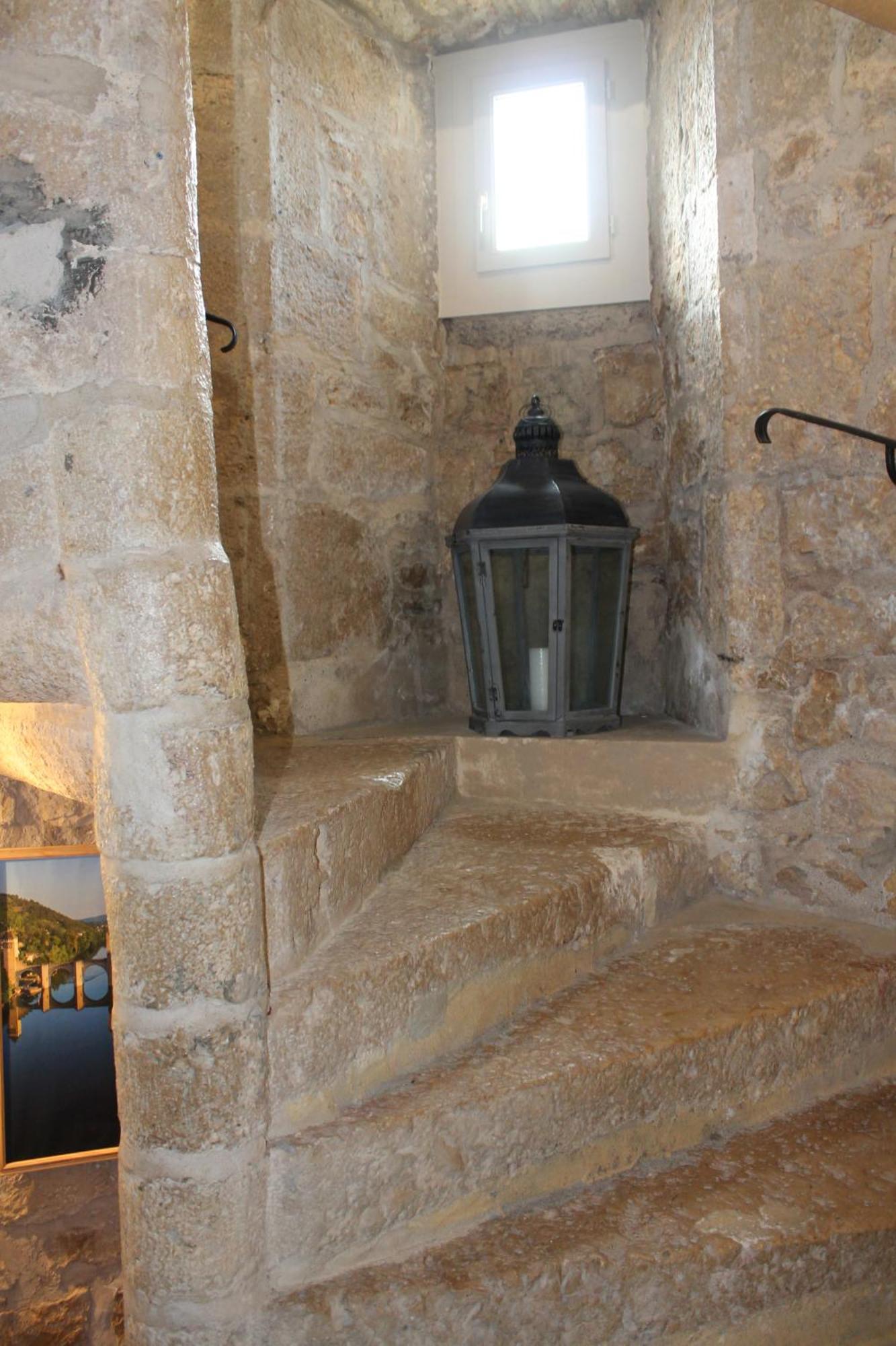 Logis Hotels- Auberge De La Tour - Hotel Et Restaurant Sauzet  외부 사진