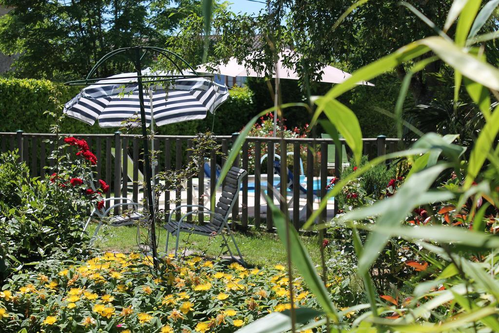 Logis Hotels- Auberge De La Tour - Hotel Et Restaurant Sauzet  외부 사진
