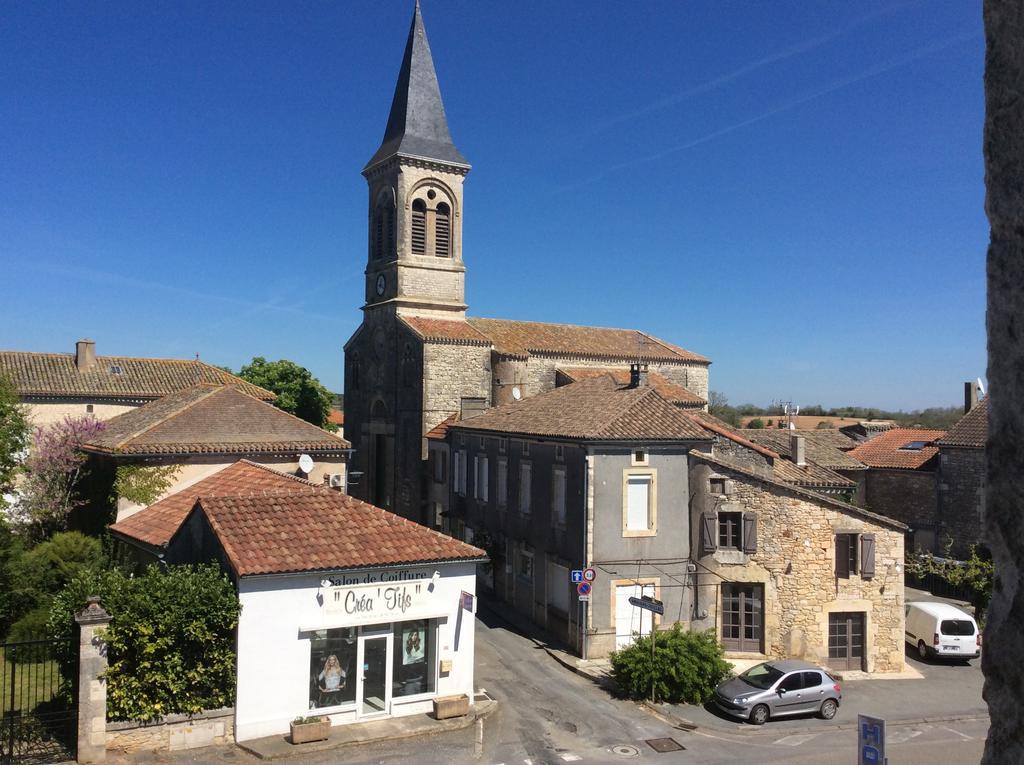 Logis Hotels- Auberge De La Tour - Hotel Et Restaurant Sauzet  외부 사진