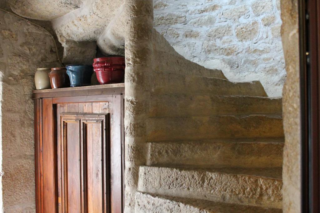 Logis Hotels- Auberge De La Tour - Hotel Et Restaurant Sauzet  외부 사진