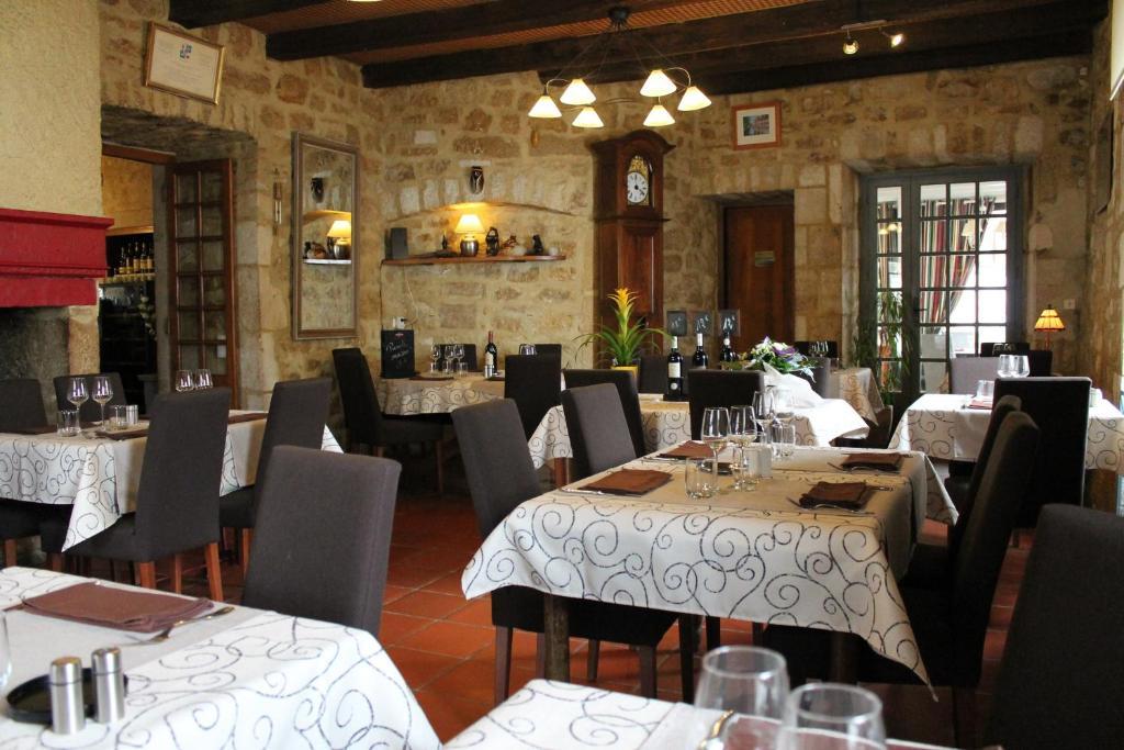 Logis Hotels- Auberge De La Tour - Hotel Et Restaurant Sauzet  외부 사진
