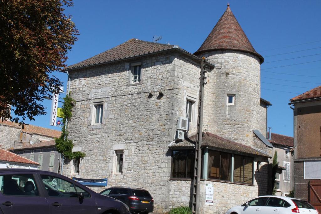Logis Hotels- Auberge De La Tour - Hotel Et Restaurant Sauzet  외부 사진