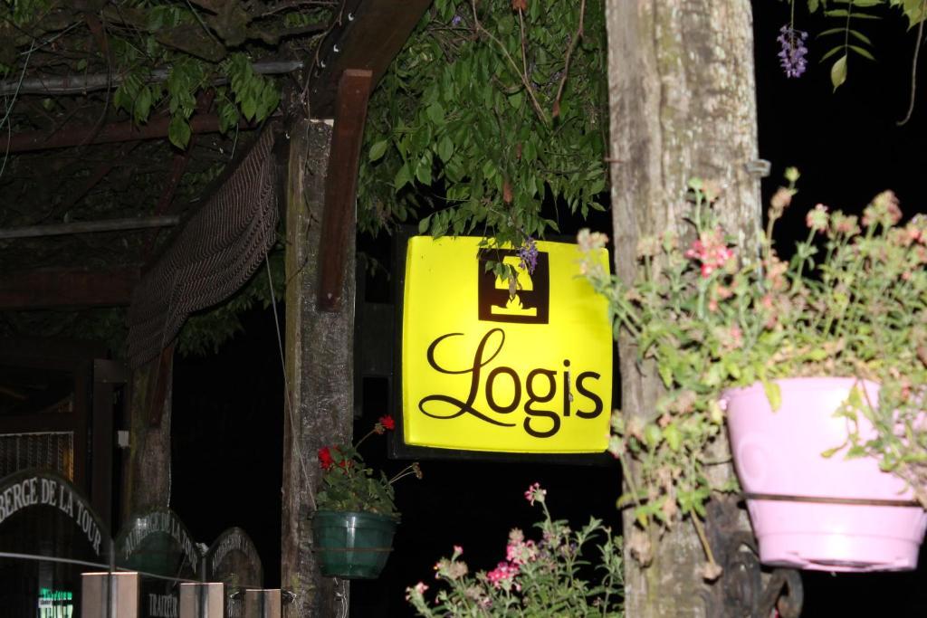 Logis Hotels- Auberge De La Tour - Hotel Et Restaurant Sauzet  외부 사진