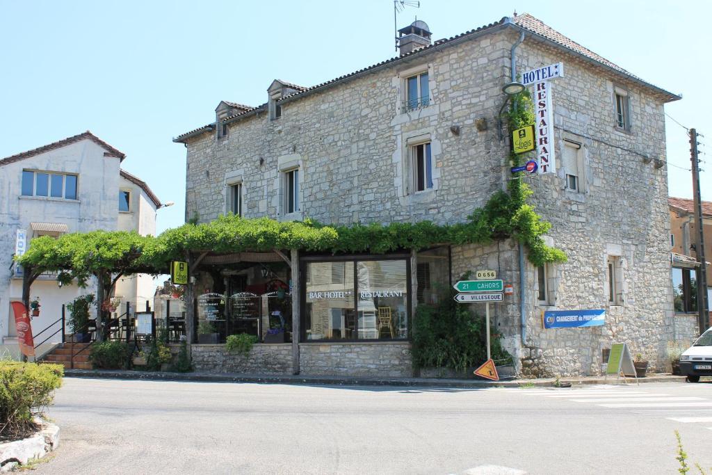Logis Hotels- Auberge De La Tour - Hotel Et Restaurant Sauzet  외부 사진